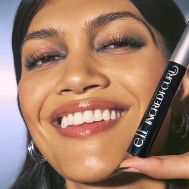 Model Wearing Incredi-Curl Mascara