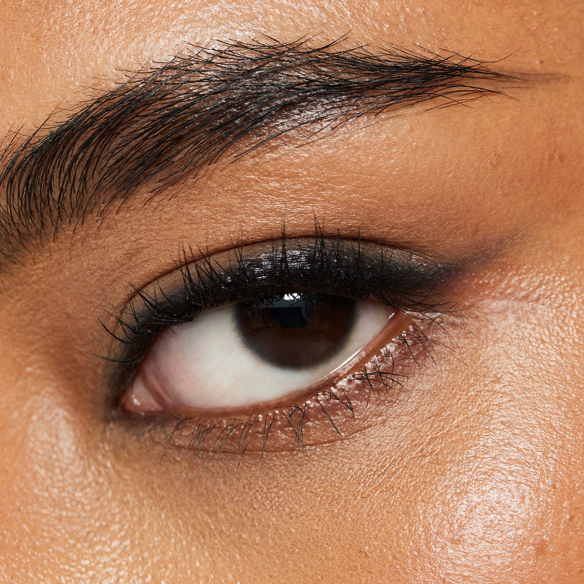 Shikin wears Smoky Kohl Eyeliner in Black Velvet