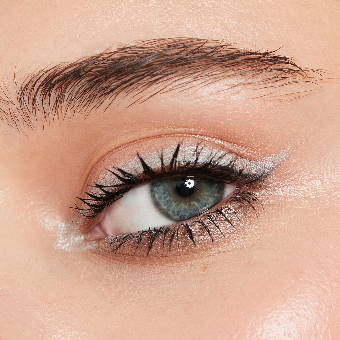 Erin wears Bite-Size Eyeshadow in Cold Brew