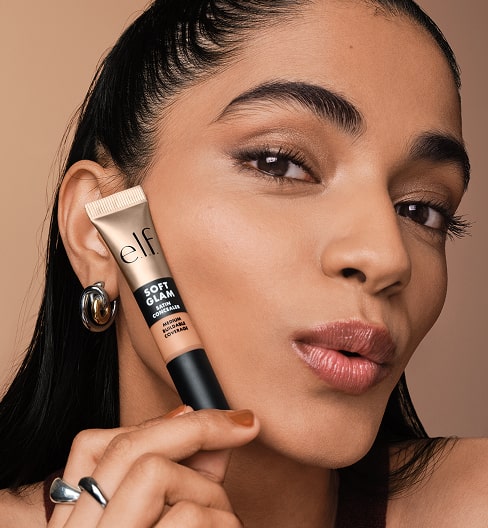 Dipti wears 34 Medium Cool